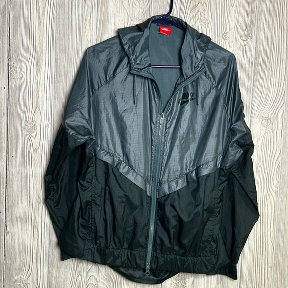 Women’s Nike Windrunner Greenish Jacket Size Xl - Picture 1 of 5